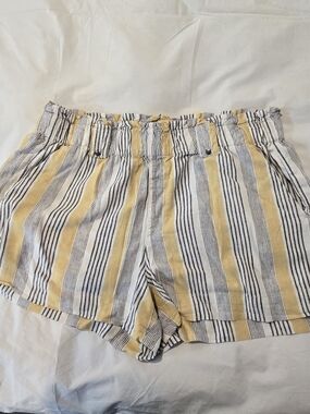 Reitmans Yellow and White Striped Women’s Elastic-Waist Shorts